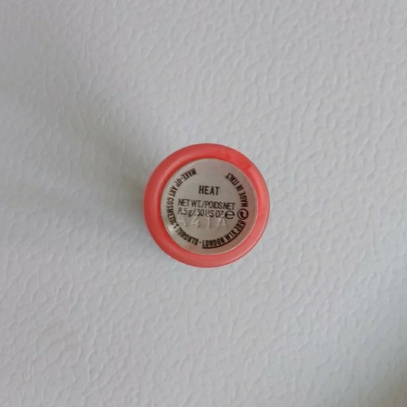 Mac Cosmetics laquer HEAT - Picture 4 of 4